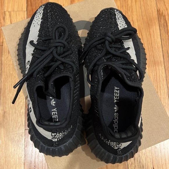 Yeezy 350 V2 Sneakers - Picture 3 of 5